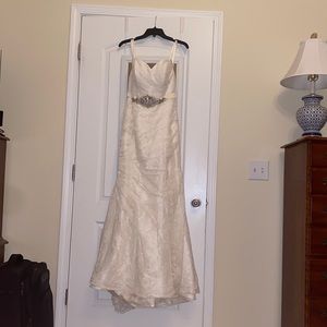 Elegant wedding gown specialist wedding gown